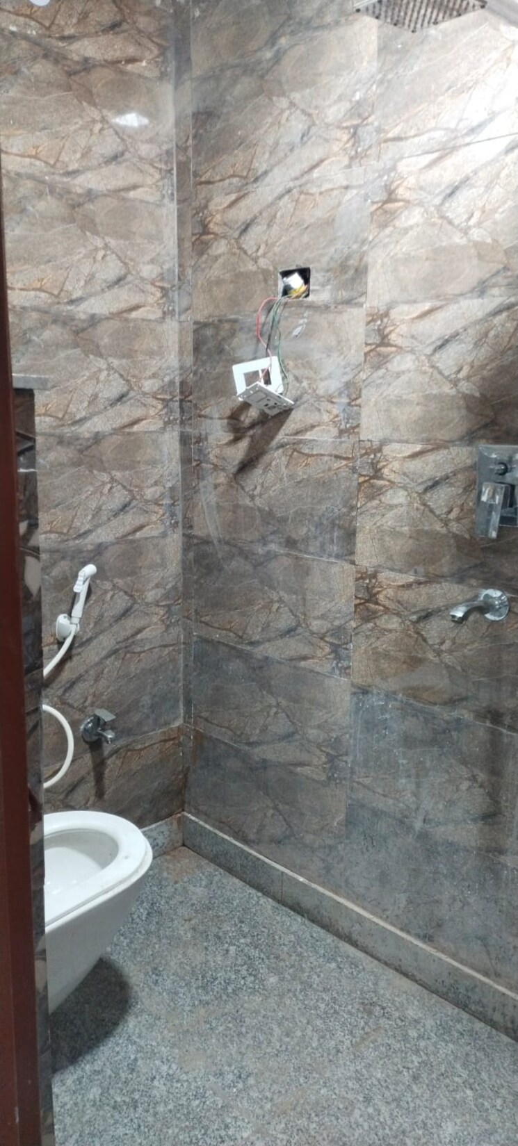 Bathroom, vipin garden 3 Bedroom 900 Sq.Ft. Builder Floor In Vipin Garden Delhi 8677188