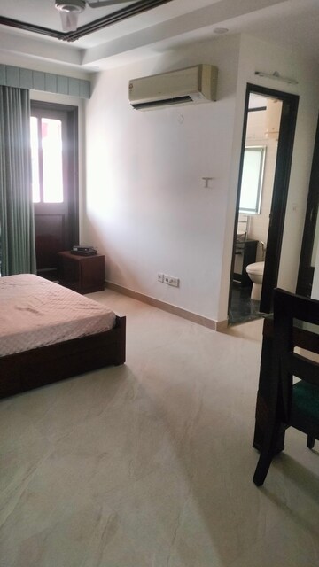 Room in 3 BHK Builder Floor at Green Park – for Rent