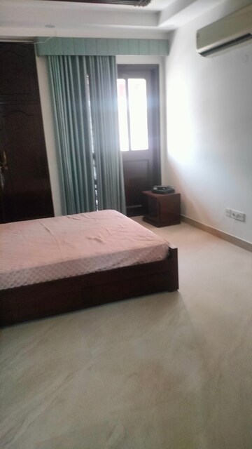 Bedroom in 3 BHK Builder Floor at Green Park – for Rent