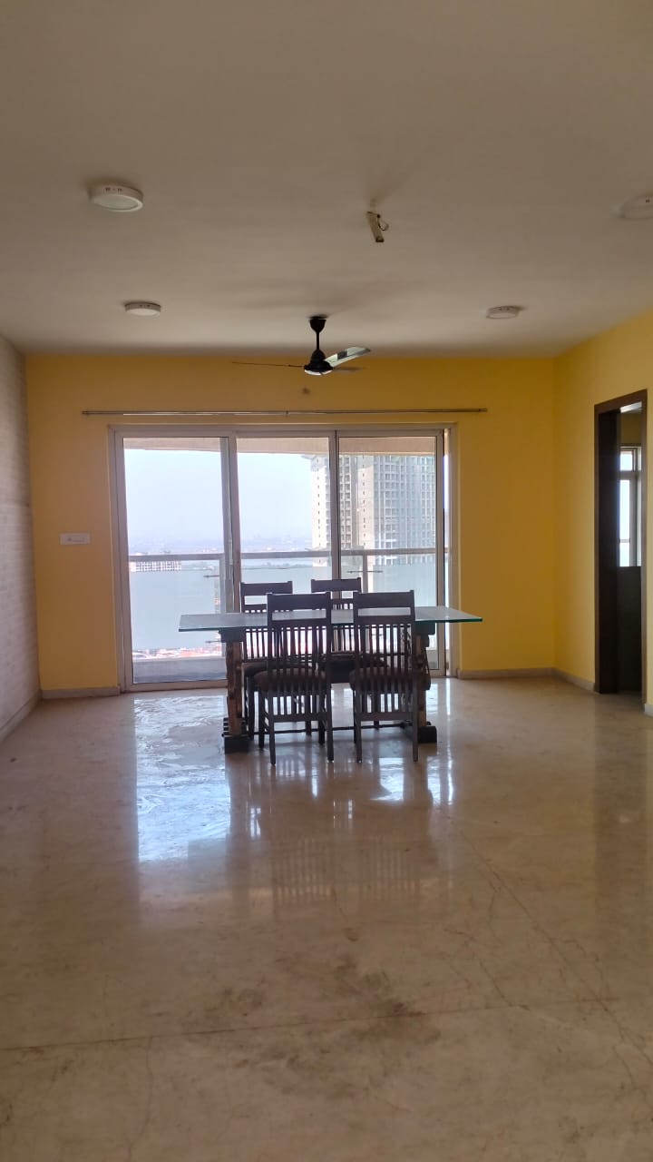 4 BHK + Servant Room Apartment For Rent in Dosti Majesta