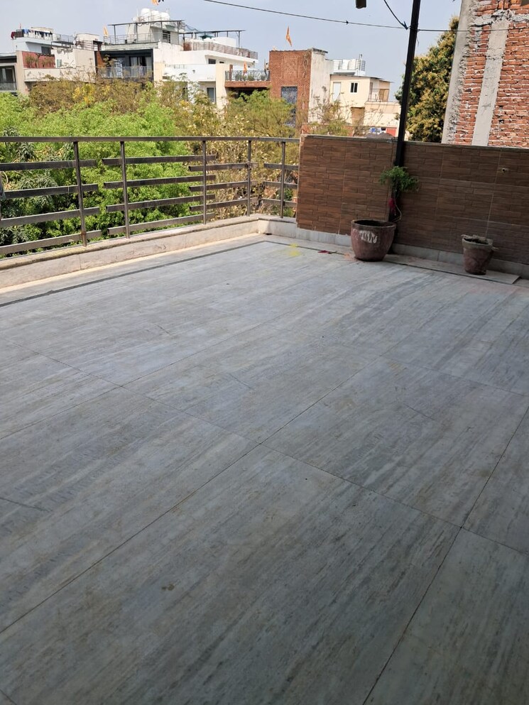  Parking, east of kailash 1 Bedroom 1500 Sq.Ft. Builder Floor In East Of Kailash Delhi 8677336