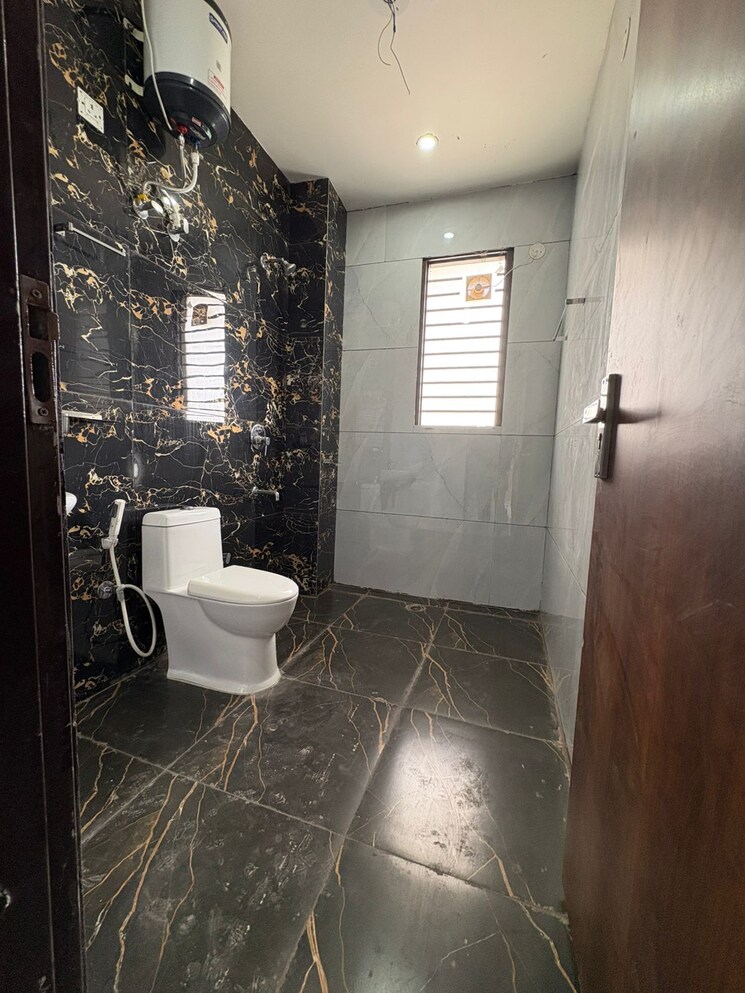 Bathroom, sector 51 4 Bedroom 400 Sq.Yd. Builder Floor In Sector 51 Gurgaon 8677365