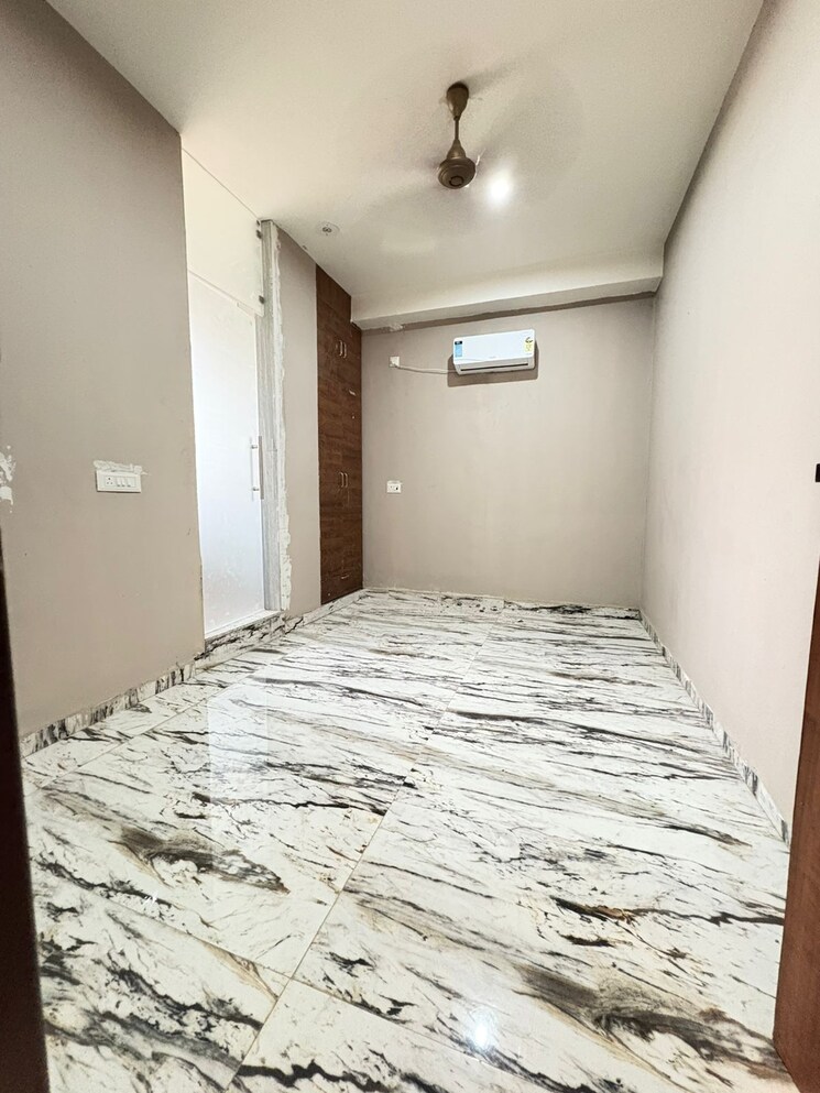 Room, sector 51 4 Bedroom 400 Sq.Yd. Builder Floor In Sector 51 Gurgaon 8677365