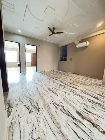 Bedroom in 4 BHK Builder Floor at Sector 51 – for Rent