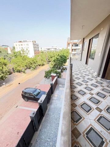 Balcony in 4 BHK Builder Floor at Sector 51 – for Rent