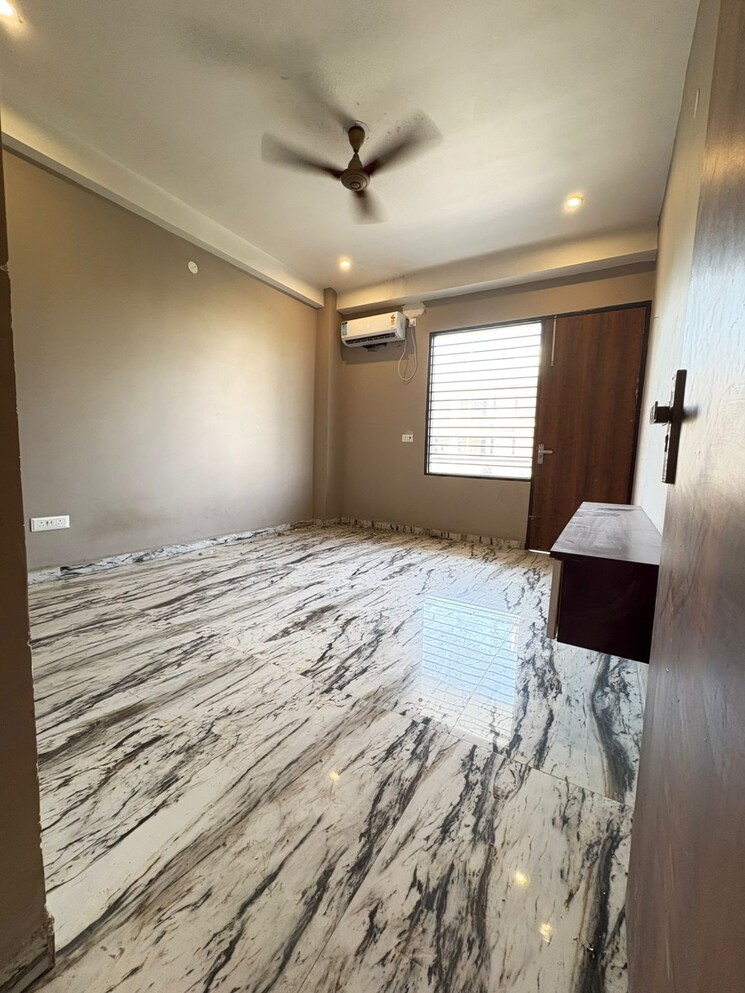 Bedroom, sector 51 4 Bedroom 400 Sq.Yd. Builder Floor In Sector 51 Gurgaon 8677365