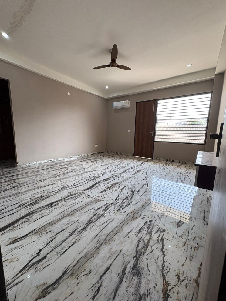 Bedroom, sector 51 4 Bedroom 400 Sq.Yd. Builder Floor In Sector 51 Gurgaon 8677365