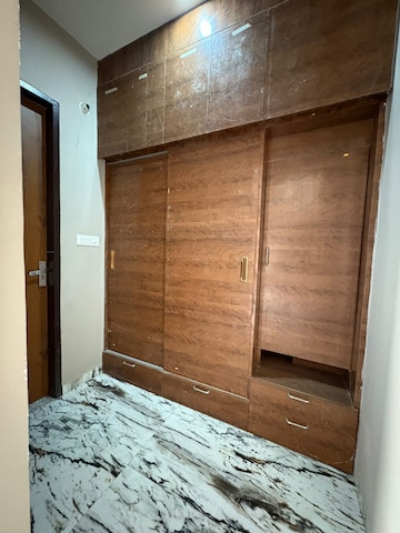 Room in 4 BHK Builder Floor at Sector 51 – for Rent