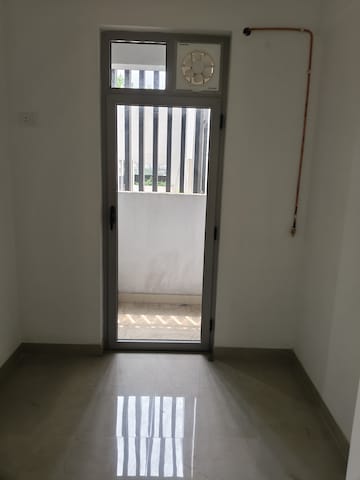 Room in 1 BHK Apartment at Piramal Revanta Ravin, Mulund West – for Sale