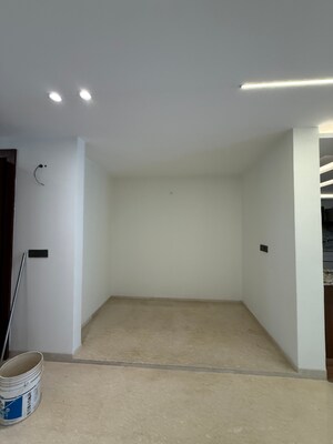 Room in 5 BHK Builder Floor at Sector 85 – for Sale