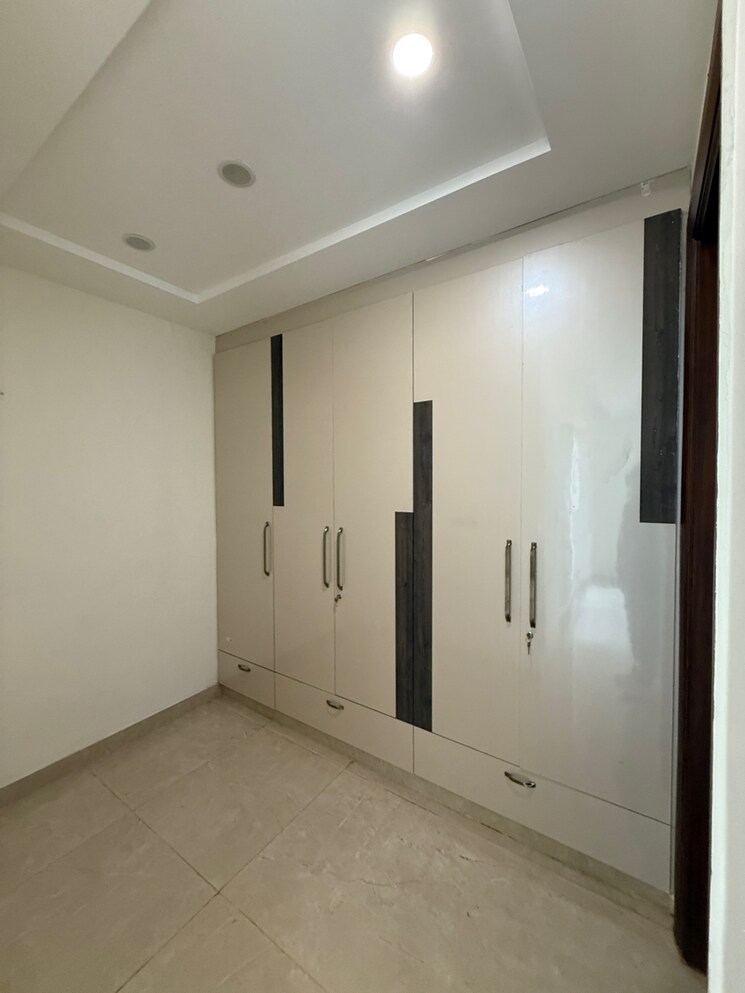 Room, sector 85 5 Bedroom 500 Sq.Yd. Builder Floor In Sector 85 Faridabad 8677429