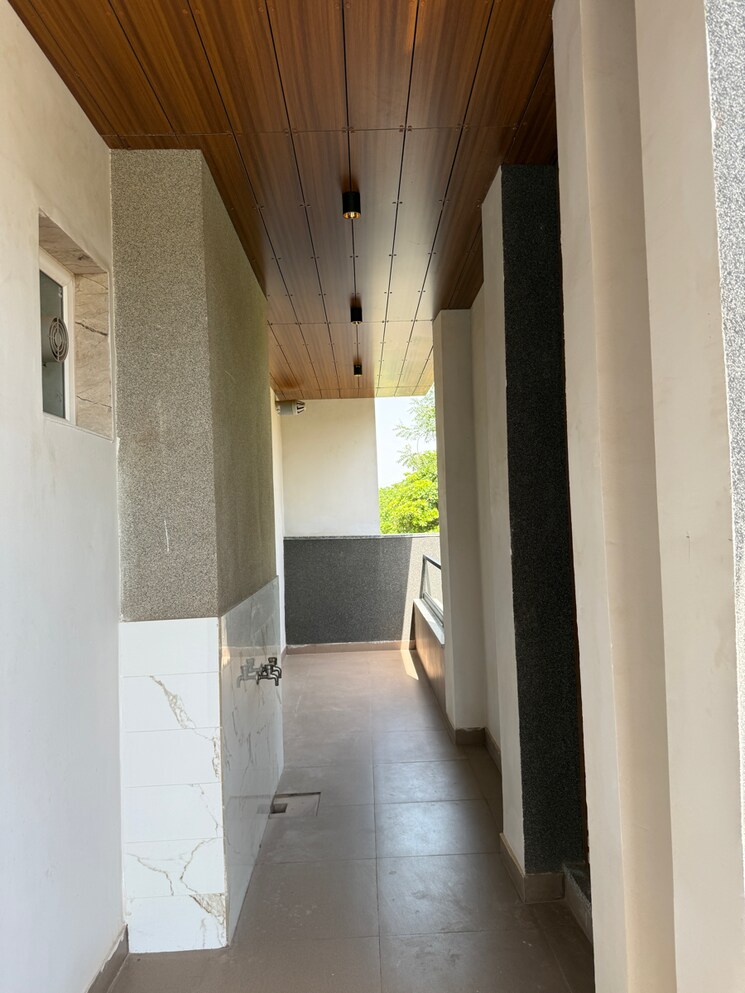 undefined, sector 85 5 Bedroom 500 Sq.Yd. Builder Floor In Sector 85 Faridabad 8677429