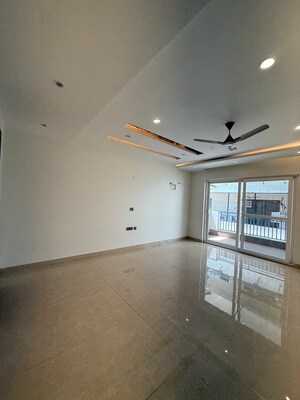 Room in 5 BHK Builder Floor at Sector 85 – for Sale