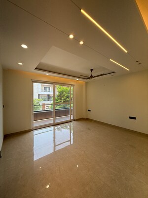 Room in 5 BHK Builder Floor at Sector 85 – for Sale