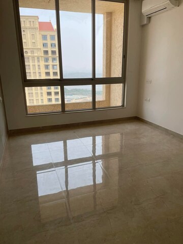 Room in 2 BHK Apartment at Hiranandani Cardinal, Ghodbunder Road – for Rent