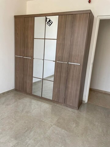 Room in 2 BHK Apartment at Hiranandani Cardinal, Ghodbunder Road – for Rent