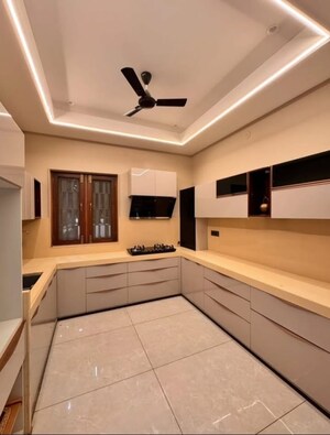 Room in 3.5 BHK Builder Floor at Sector 32 – for Sale