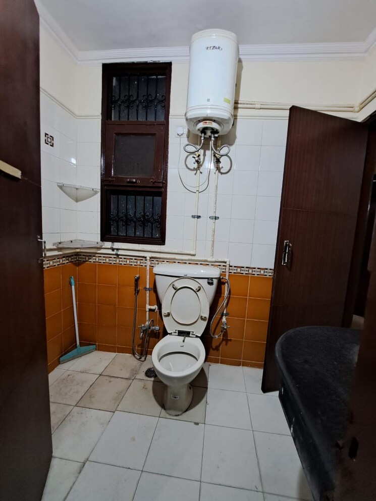 Master Bedroom, unitech-uniworld-gardens-2 3 Bedroom 1286 Sq.Ft. Apartment In Sector 47 Gurgaon 8677481