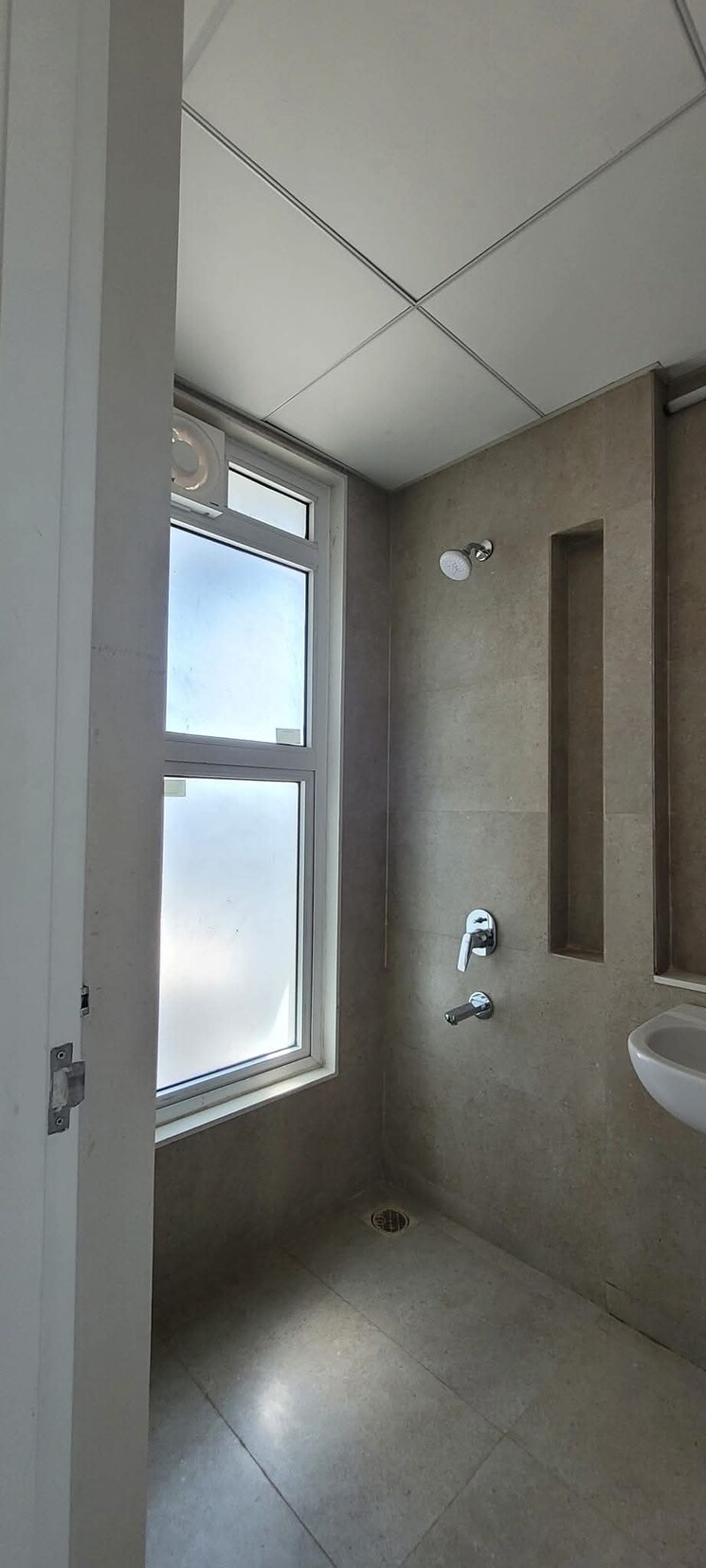 Room, tata-serein 2 Bedroom 750 Sq.Ft. Apartment In Pokhran Road No Two Thane 8677475