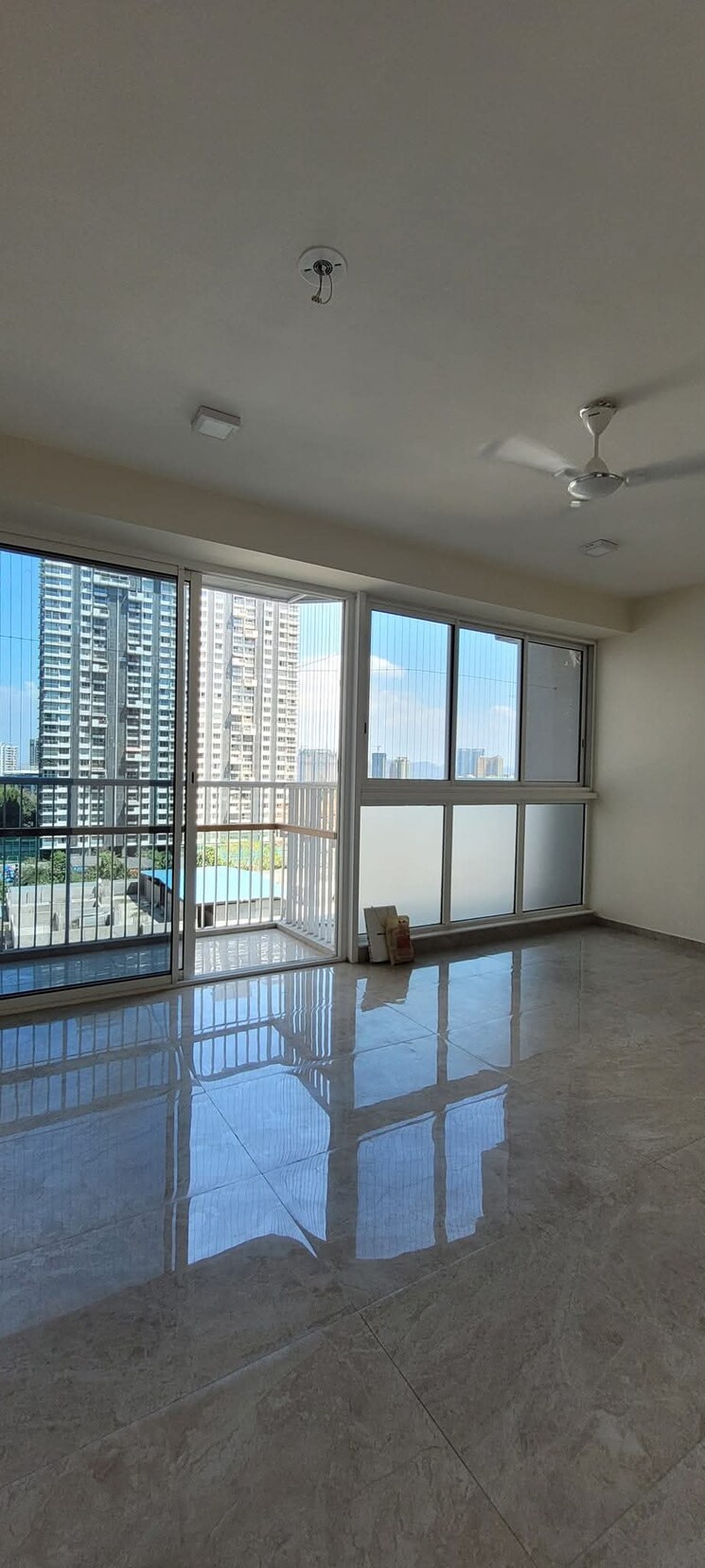 Room, tata-serein 2 Bedroom 750 Sq.Ft. Apartment In Pokhran Road No Two Thane 8677475