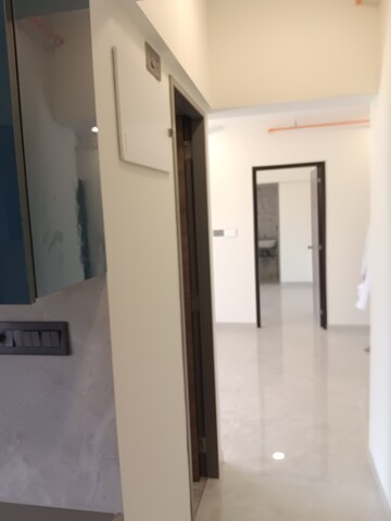 2 BHK Apartment For Rent in Shah Arcade II, Malad East