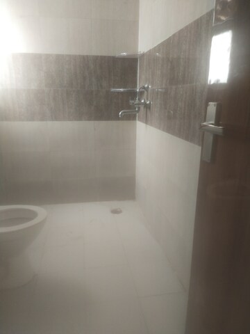 Room in 3 BHK Apartment at Ajnara Le Garden, Sector 16b Greater Noida – for Rent