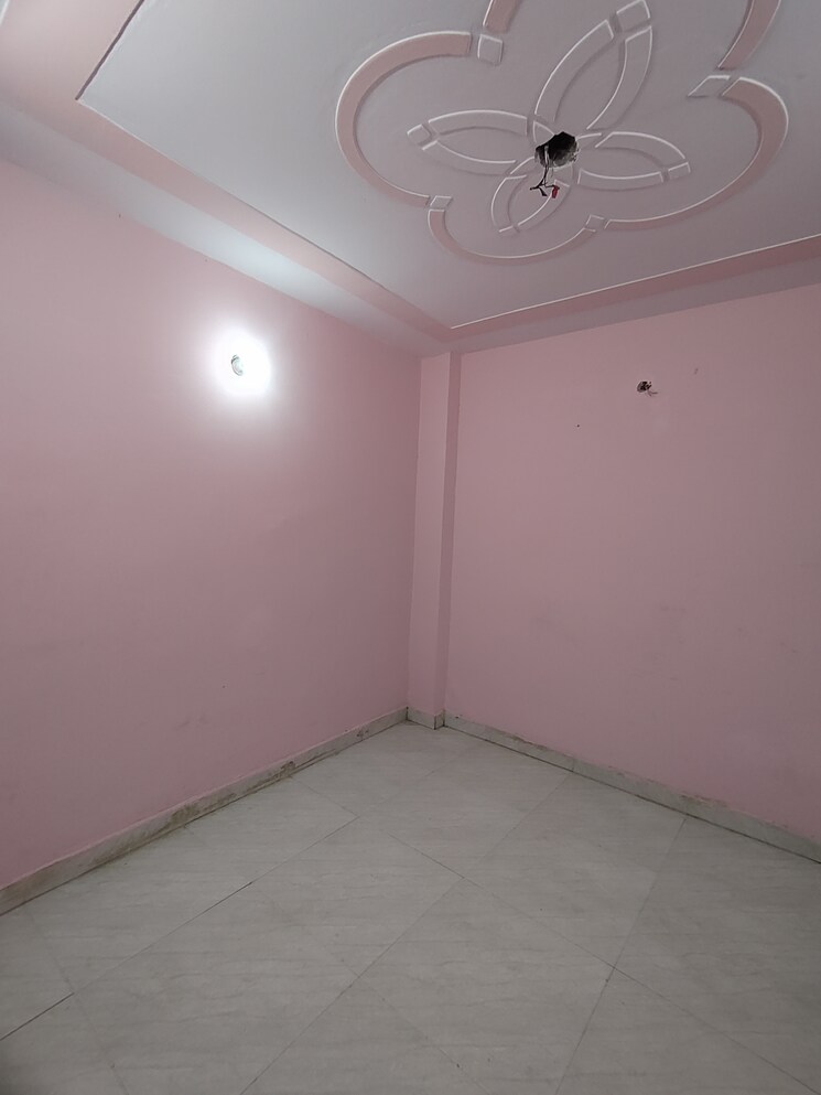 Room, dwarka mor 2 Bedroom 50 Sq.Yd. Builder Floor In Dwarka Mor Delhi 8677564