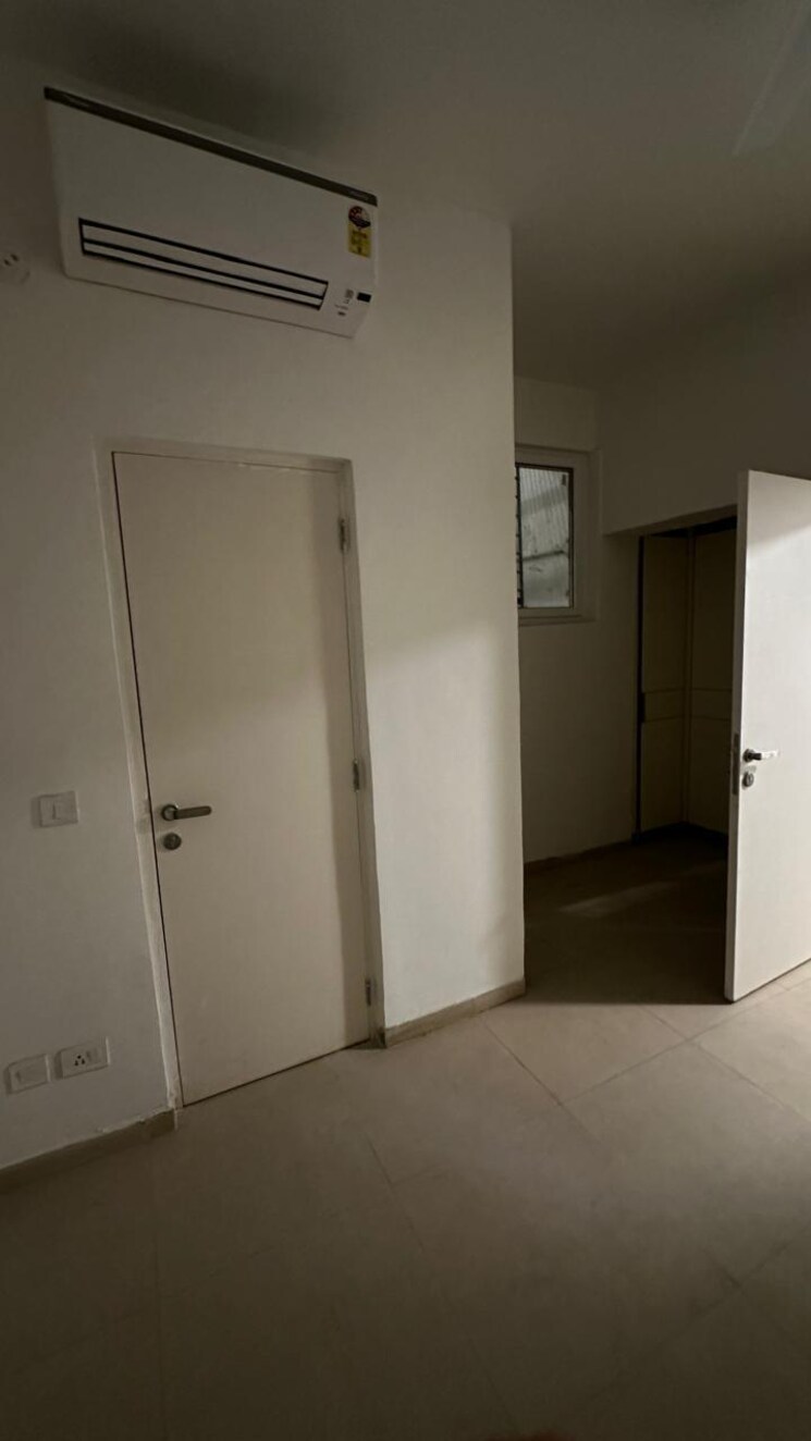 Room, dlf-alameda 4 Bedroom 230 Sq.Yd. Builder Floor In Sector 73 Gurgaon 8677691