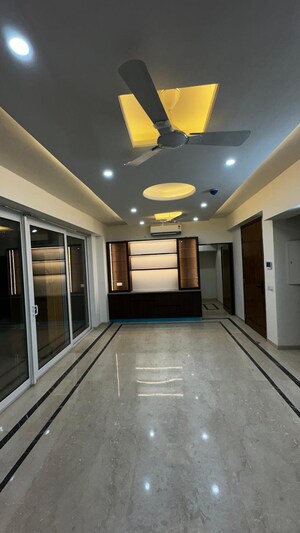 Room in 4 BHK Builder Floor at DLF Alameda, Sector 73 – for Sale