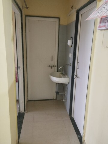 Bathroom in 1 BHK Apartment at Sector 14 Dwarka – for Rent