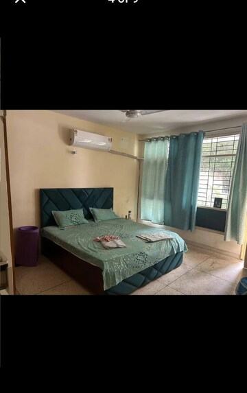 Bedroom in 3.5 BHK Apartment at DLF Regal Gardens, Sector 90 – for Sale