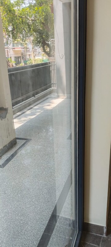 Balcony in 3 BHK Builder Floor at South Extension ii – for Rent