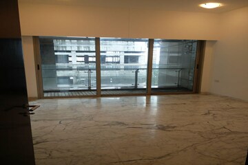Room in 3 BHK Apartment at Lodha Bellissimo, Mahalaxmi – for Rent