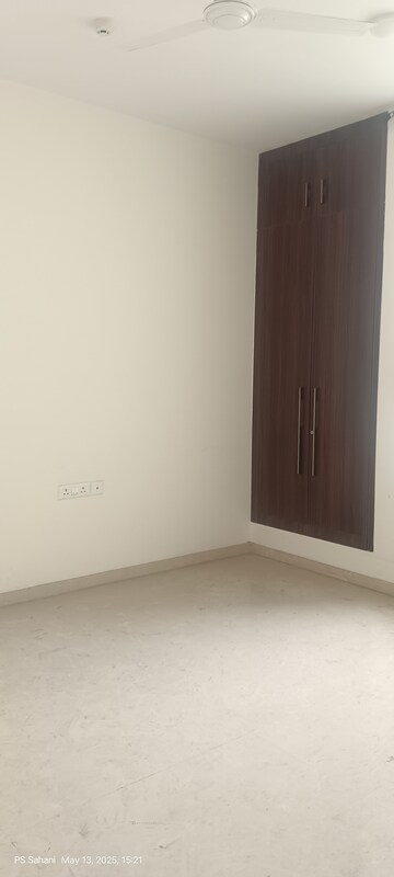 Room in 3 BHK Apartment at Piramal Vaikunth, Balkum Pada – for Rent