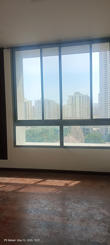 Room in 3 BHK Apartment at Piramal Vaikunth, Balkum Pada – for Rent