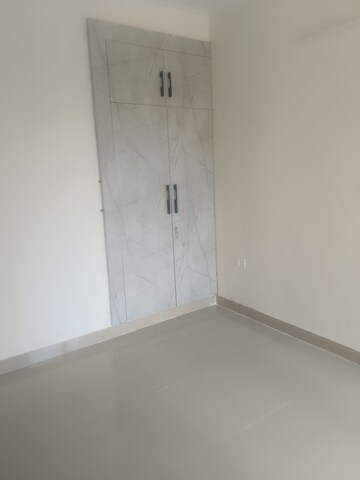 Room in 3 BHK Apartment at Amrapali O2 Valley, Tech Zone 4 Greater Noida – for Rent