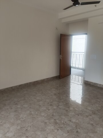 Room in 3 BHK Apartment at Amrapali O2 Valley, Tech Zone 4 Greater Noida – for Rent
