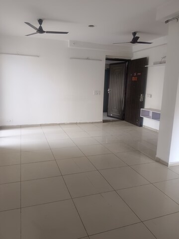 Room in 3 BHK Apartment at Amrapali O2 Valley, Tech Zone 4 Greater Noida – for Rent