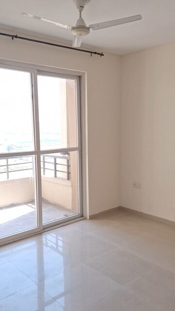 Room in 3 BHK Apartment at Umang Monsoon Breeze Phase I, Sector 78 – for Rent