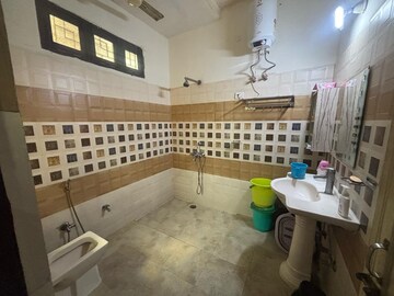 Bathroom in 2 BHK Builder Floor at Sector 23 – for Rent