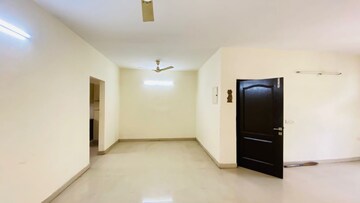 Room in 3 BHK Builder Floor at Omaxe Silver Birch, North Mullanpur – for Rent