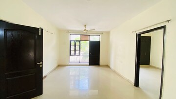 Room in 3 BHK Builder Floor at Omaxe Silver Birch, North Mullanpur – for Rent