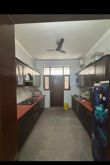 Parking in 3 BHK Builder Floor at SAS Tower, Sector 38 – for Rent