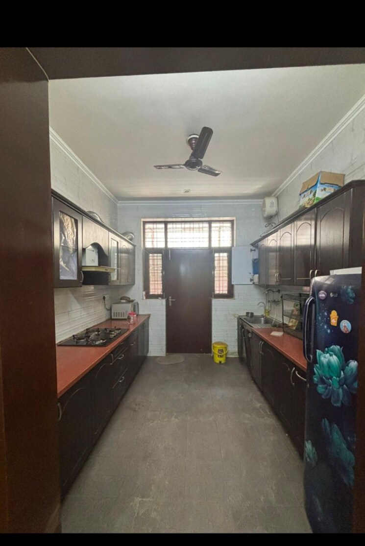  Parking, sas-tower 3 Bedroom 2400 Sq.Ft. Builder Floor In Sector 38 Gurgaon 8678028