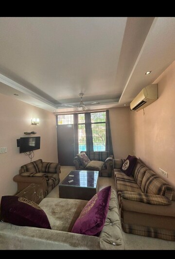 Living Room in 3 BHK Builder Floor at SAS Tower, Sector 38 – for Rent