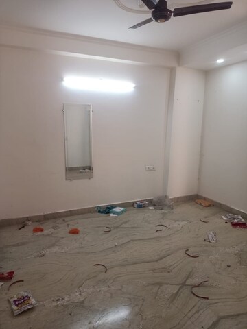Room in 3 BHK Apartment at Vasant Kunj – for Rent