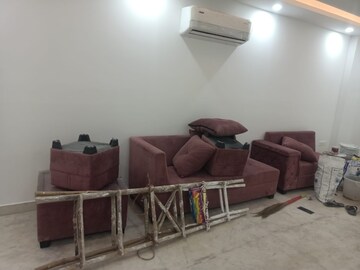 Room in 3 BHK Apartment at Vasant Kunj – for Rent