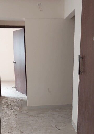 Room in 1 BHK Apartment at Malad East – for Rent