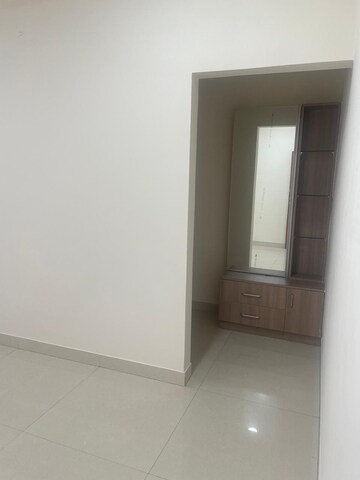 Room in 4 BHK Apartment at Jubilee Hills – for Rent