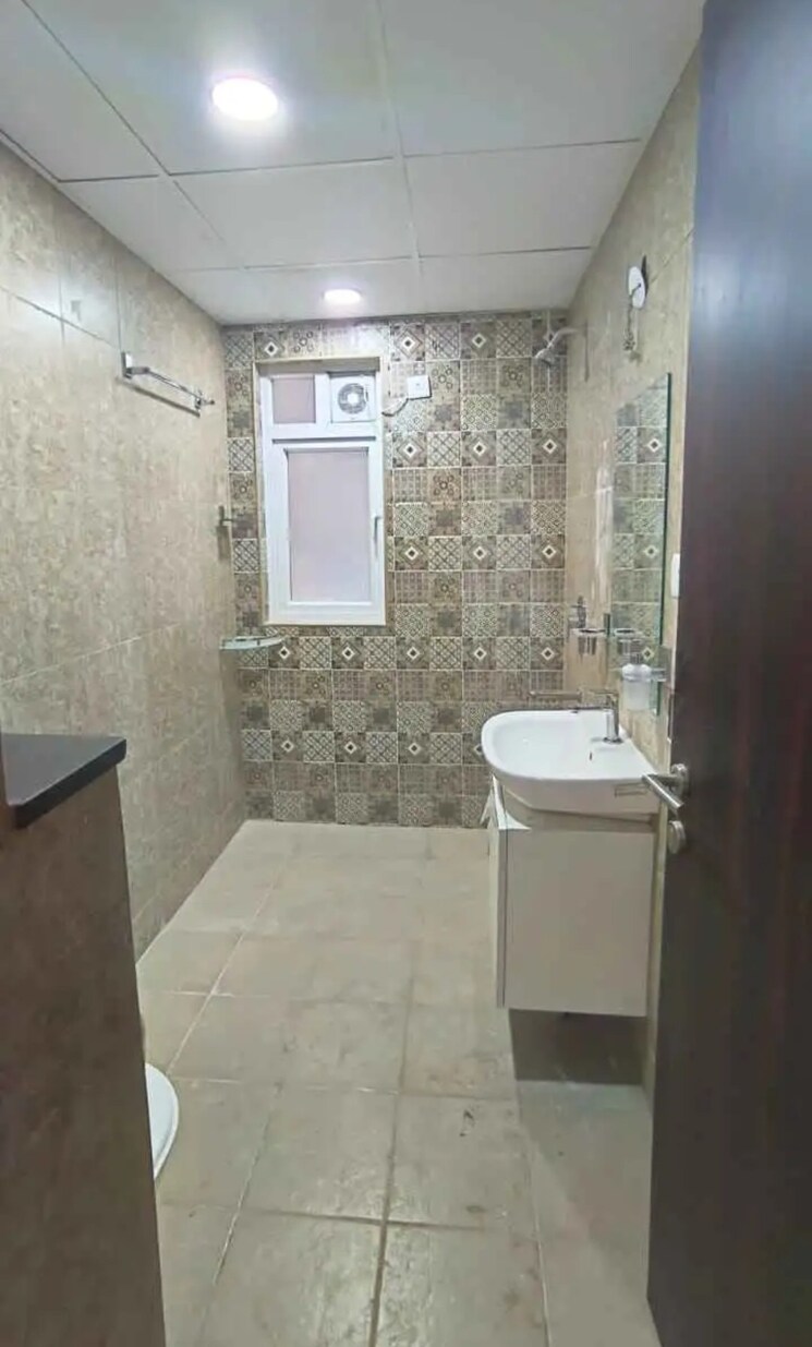 Bathroom, smr-vinay-iconia-hyderabad 4 Bedroom 2925 Sq.Ft. Apartment In Kondapur Hyderabad 8678166